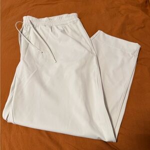 Lululemon Tapered-leg mid-rise pant 7/8 length luxtreme Bone off White. XL